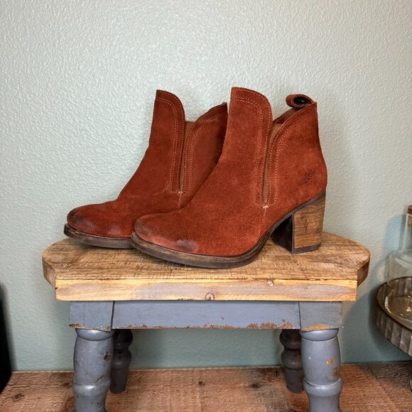 Bos. & Co. Water Resistant Suede Pull on Ankle Boots Belfield Brick EU 38 US 7.5 - Picture 9 of 11